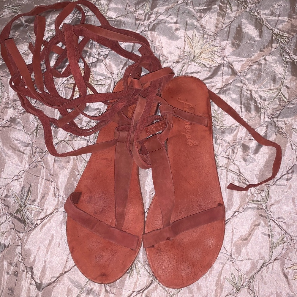 Free People SZ 39 lace up sandal